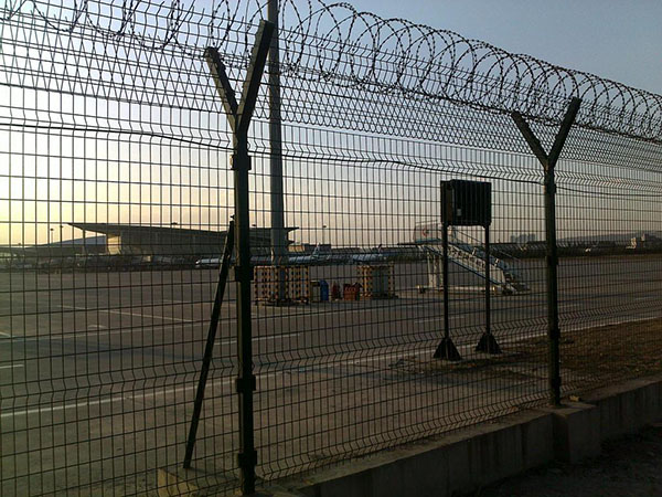 机场护栏网案例 - 深州市盛达金属制品有限公司图片4
